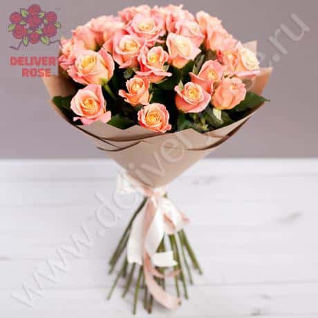 Букет из 25 коралловых роз «Мисс Пигги»