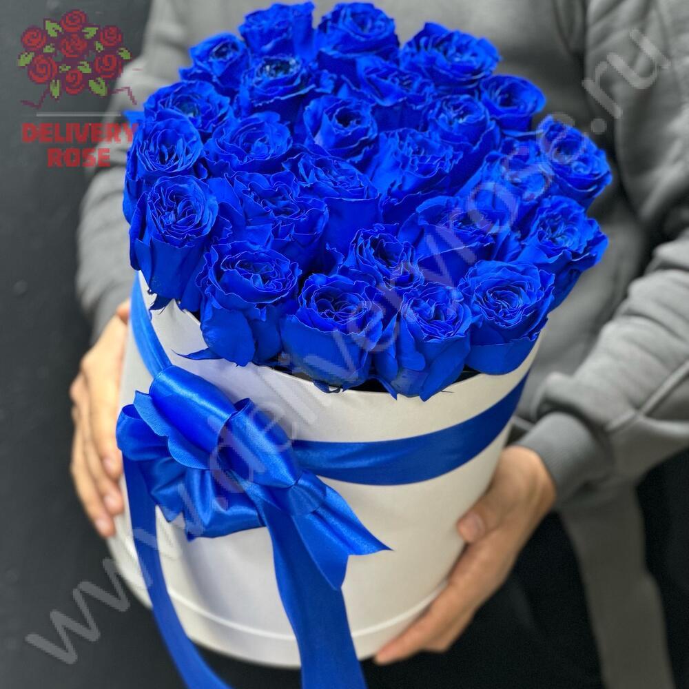 19 синих роз в малой шляпной коробке