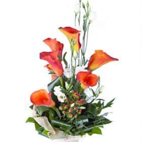 Букет с оранжевыми каллами