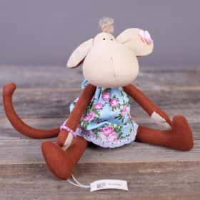 Игрушка «Обезьяна в сарафане»